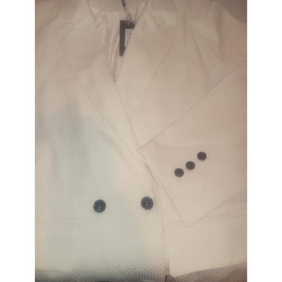Homeyee Fashion Women's‎ White Blazer  2Xl NWT Double Breasted 3 Button Sleeve - Picture 2 of 4